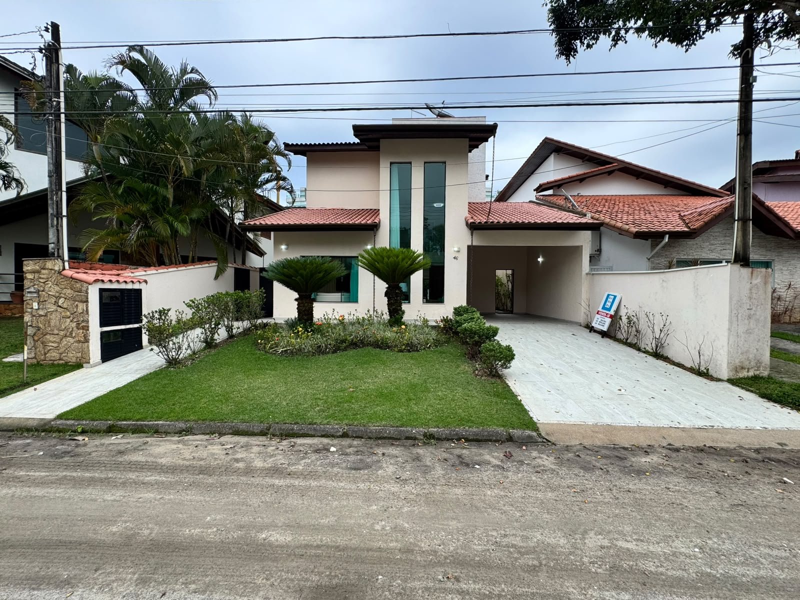 Casa 5 suítes módulo 21 próximo ao módulo 8