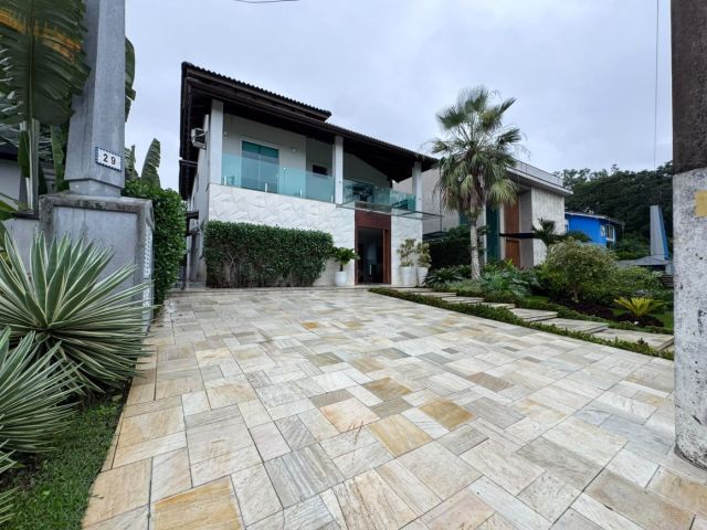Casa Hanga Roa Módulo 2 — Granito do Piso ao Teto · Acabamento Único.
